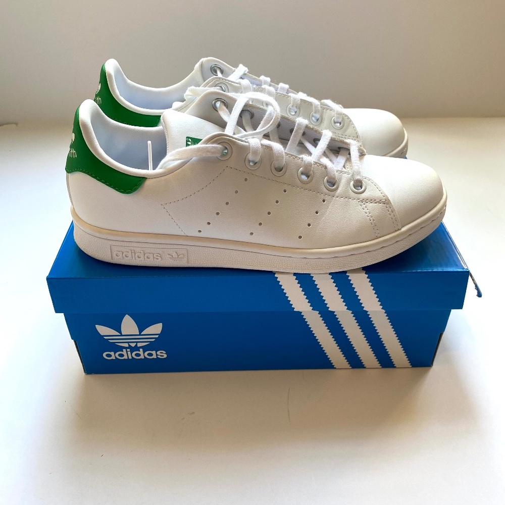 ADIDAS STAN SMITH YOUTH SIZE 5 / WOMENS SIZE 7 USA